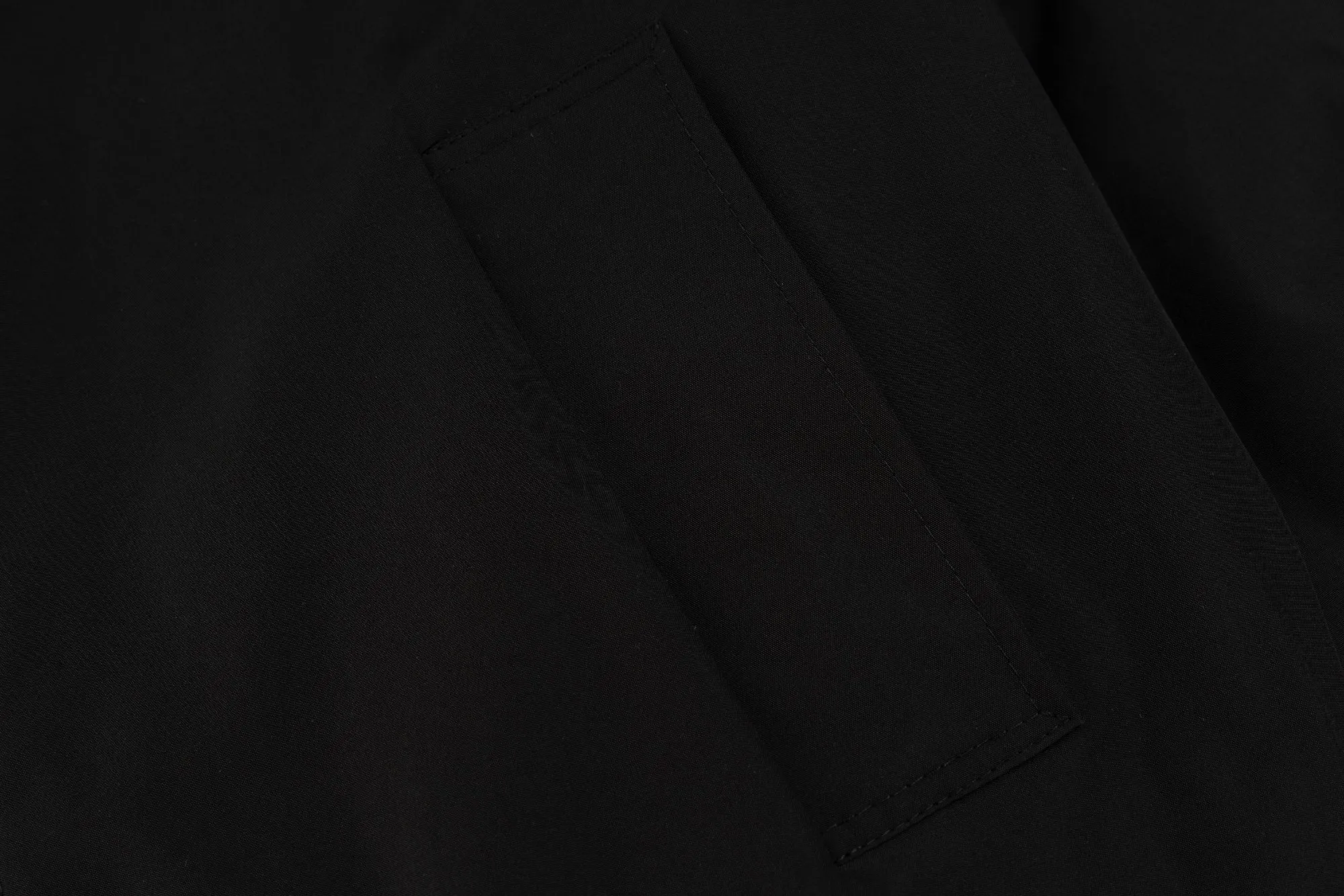 🅿️370 model number SL41 Raff old money style stand-up collar with small logo embroidery on the chest, old cadre pull-up jacket. The same style for couples. No pilling, no fading, comfortable and breathable. The details on the official website are the same. Full set of packaging. Three labels are complete. The main mark is customizable. The fabric is double-layer embryonic cotton. Windproof design. The texture of the jacket fabric is very good. Versatile. It can be worn up to 200 pounds without pressure. The upper body is comfortable and stylish. Size S-XL